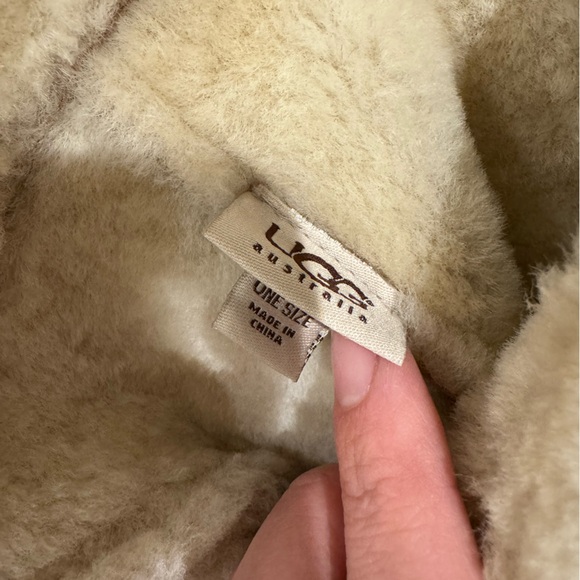 Ugg Bucket hat from 2001. Authentic, suede and shearling, beige - Picture 2 of 3